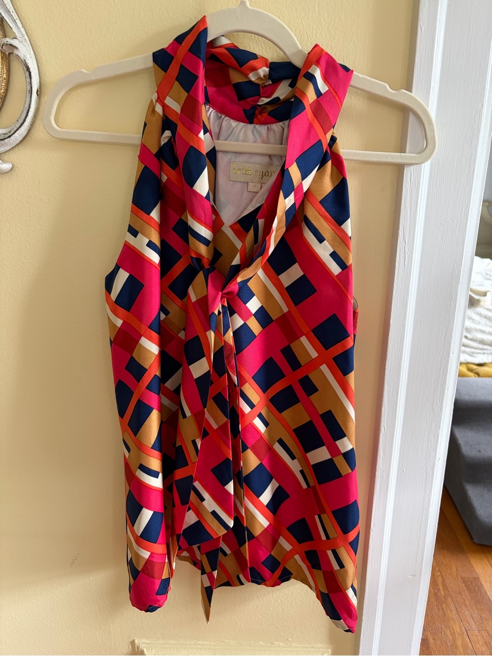 Bright Geo-Print Tie-Neck Sleeveless Top - Britt Ryan size Small 100% silk